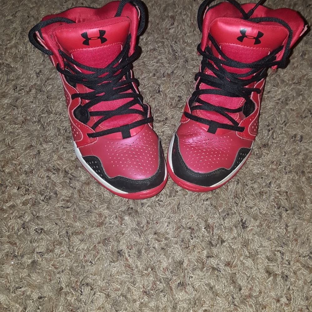 Under Armour Boys Basketball Shoes Size 4.5Y
